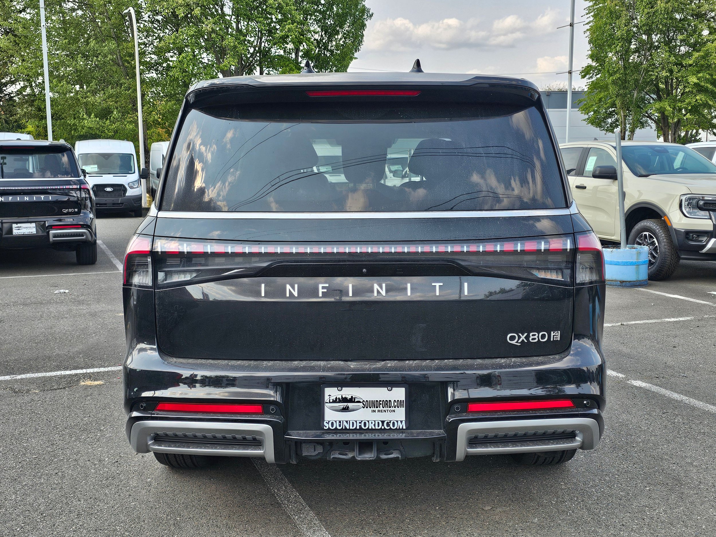 Used 2025 INFINITI QX80 Sensory AWD/4WD image 6