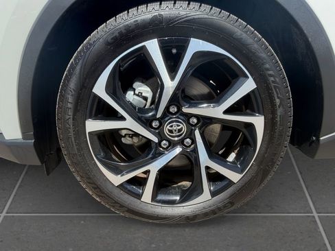 Used 2021 Toyota C-HR XLE image 10