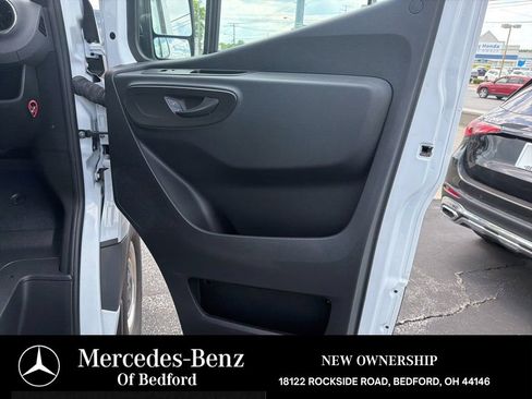Used 2025 Mercedes-Benz Sprinter 2500 image 27