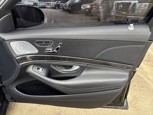 Used 2019 Mercedes-Benz S 560 Sedan image 14