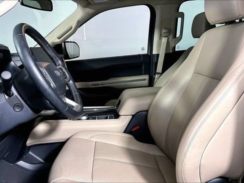Used 2023 Ford Expedition XLT RWD image 13