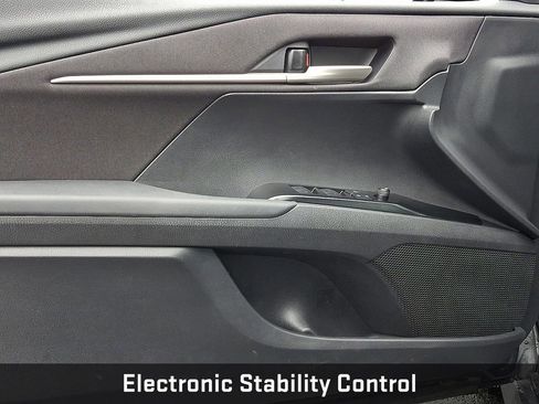 Used 2025 Toyota Camry LE image 15