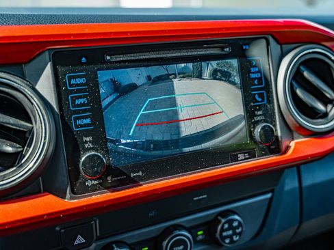 Used 2019 Toyota Tacoma TRD Off-Road AWD/4WD image 25