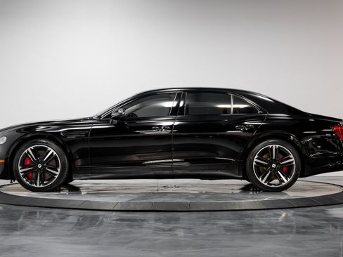 Used 2021 Bentley Flying Spur W12 image 42