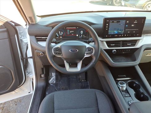 Used 2025 Ford Explorer Active image 16
