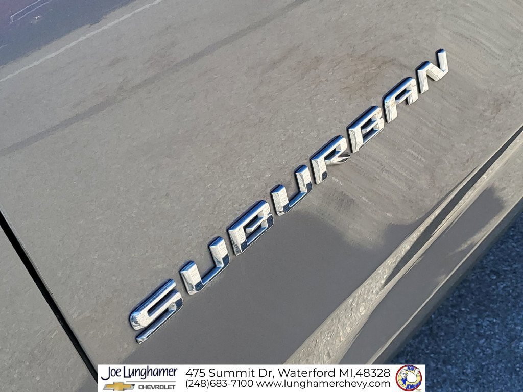 Used 2022 Chevrolet Suburban Premier AWD/4WD image 32
