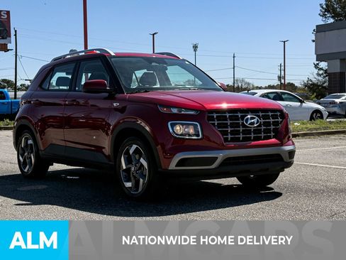 Used 2025 Hyundai Venue SEL image 4