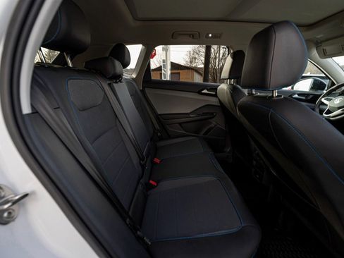 Used 2024 Volkswagen Taos SE image 23