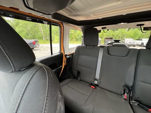 Used 2018 Jeep Wrangler Unlimited Sport S AWD/4WD image 13