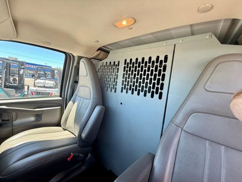 Used 2017 Chevrolet Express 2500 image 12