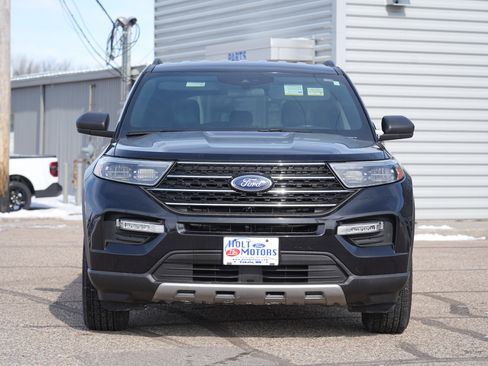 Used 2020 Ford Explorer XLT w/ Equipment Group 202A image 9