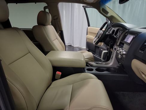 Used 2016 Toyota Sequoia Limited w/ Safety & Convenience Package AWD/4WD image 33
