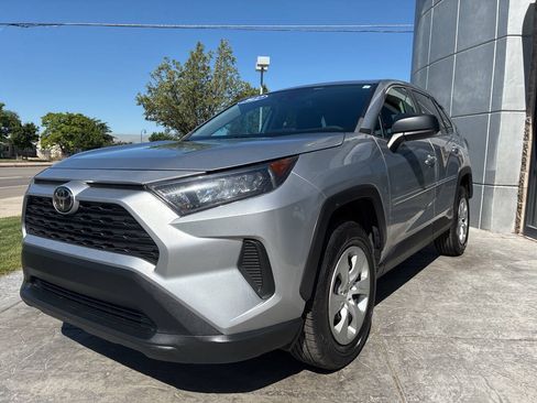 Used 2022 Toyota RAV4 LE AWD/4WD image 3