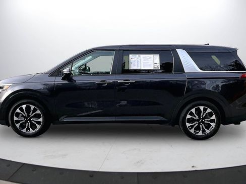 Used 2024 Kia Carnival EX image 6
