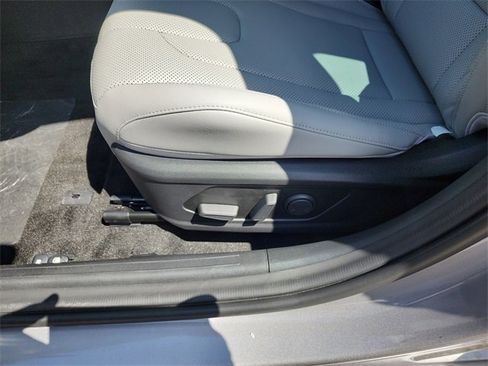 New 2025 Hyundai Elantra Limited image 16