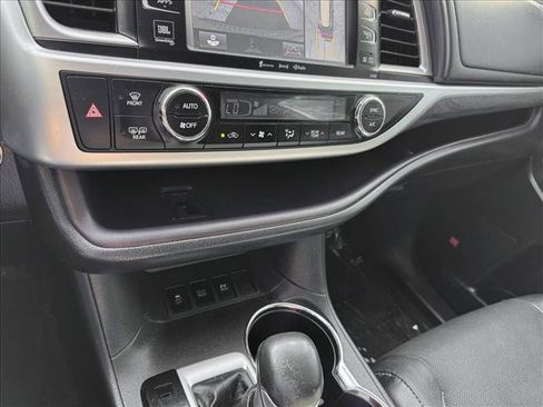 Certified 2018 Toyota Highlander Limited Platinum AWD/4WD image 15
