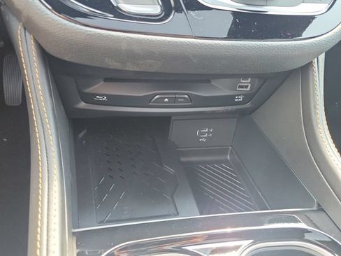 New 2027 Chrysler Pacifica Pinnacle w/ Theater Group AWD/4WD image 22