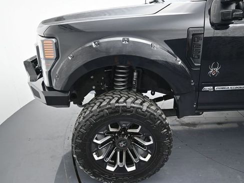 Used 2022 Ford F250 Lariat w/ Black Appearance Package image 9