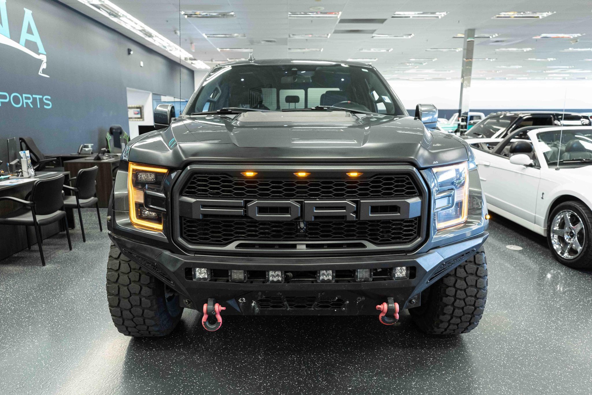Used 2019 Ford F150 Raptor w/ Equipment Group 802A Luxury AWD/4WD image 2