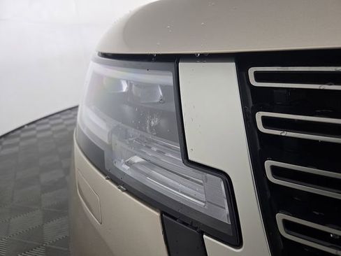 Used 2023 Land Rover Range Rover Long Wheelbase SE AWD/4WD image 9