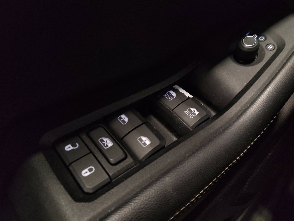 Used 2023 Jeep Grand Cherokee L Laredo RWD image 27