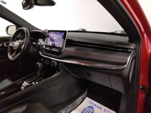 Used 2022 Jeep Compass Limited image 39