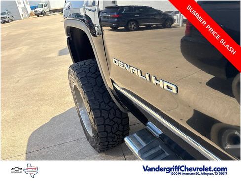 Used 2019 GMC Sierra 2500 Denali w/ Duramax Plus Package AWD/4WD image 17
