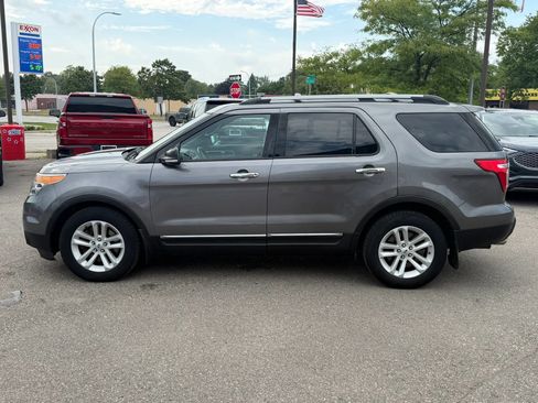 Used 2014 Ford Explorer XLT w/ Equipment Group 202A AWD/4WD image 2