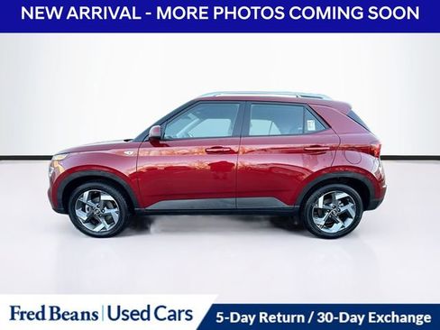 Used 2025 Hyundai Venue Limited image 4