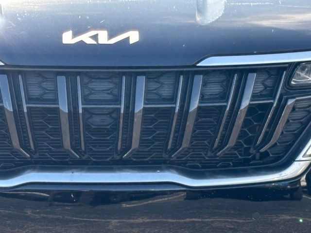 Used 2024 Kia Carnival EX FWD image 3
