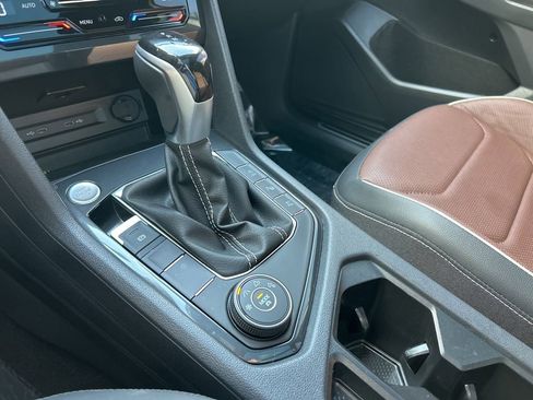 Used 2024 Volkswagen Tiguan SEL R-Line image 38