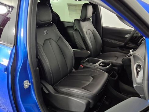 New 2026 Chrysler Pacifica Select image 38