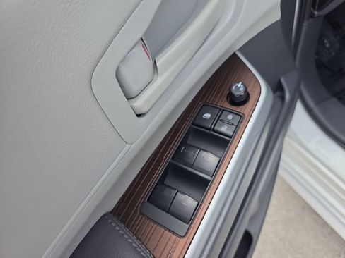 Used 2023 Toyota Sienna LE FWD image 13
