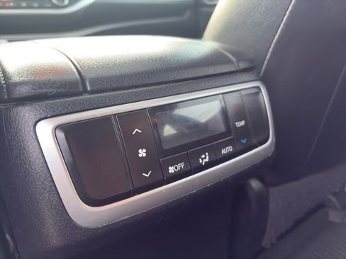 Used 2018 Toyota Highlander Limited image 15