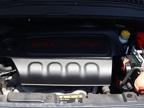 Used 2018 Jeep Renegade Latitude FWD image 56
