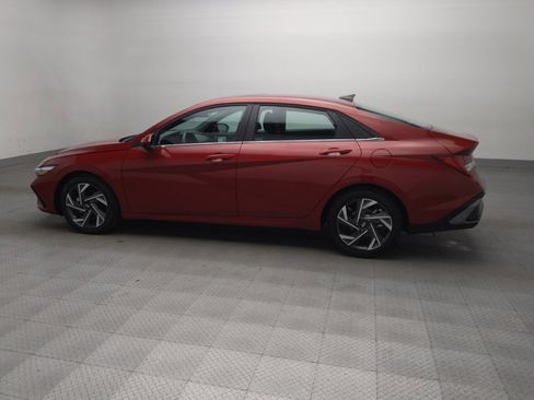 Used 2025 Hyundai Elantra SEL image 3