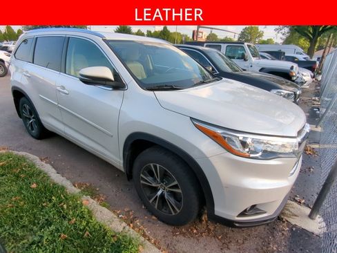 Used 2016 Toyota Highlander XLE AWD/4WD image 3