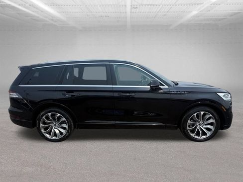 Used 2022 Lincoln Aviator Grand Touring w/ Equipment Group 301A AWD/4WD image 2