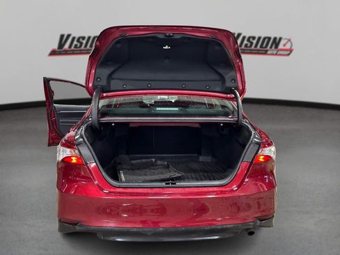 Used 2020 Toyota Camry LE image 11