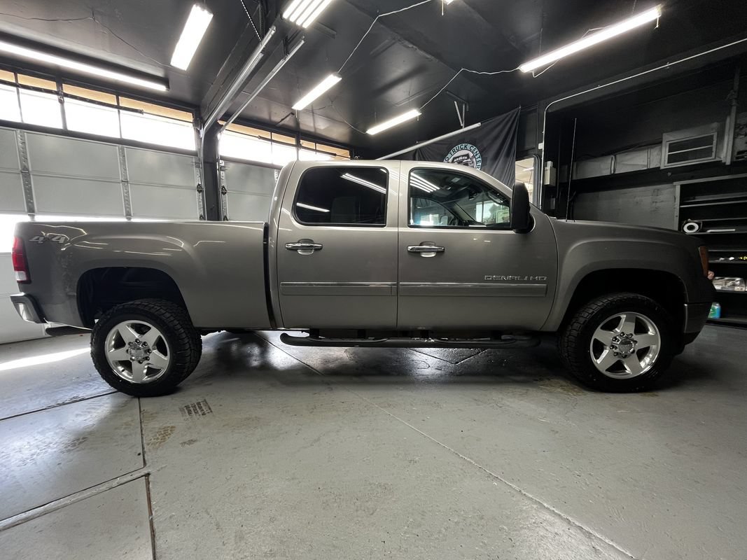 Used 2014 GMC Sierra 2500 Denali AWD/4WD image 3