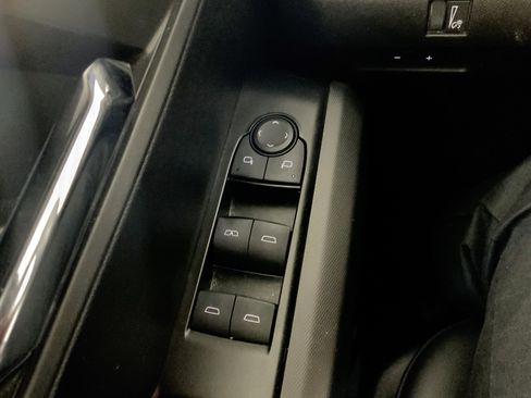 Used 2024 Chevrolet Colorado LT w/ LT Convenience Package III image 30