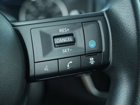 Used 2024 Nissan Rogue SV FWD image 32