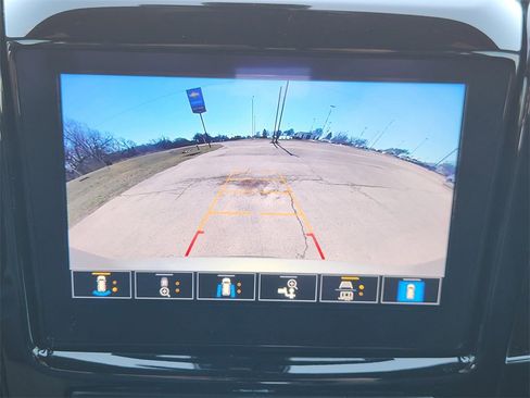 Used 2022 Chevrolet Traverse RS image 18