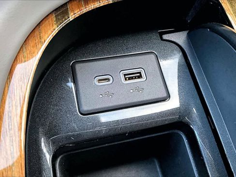 Used 2021 Cadillac Escalade ESV Premium Luxury Platinum image 34