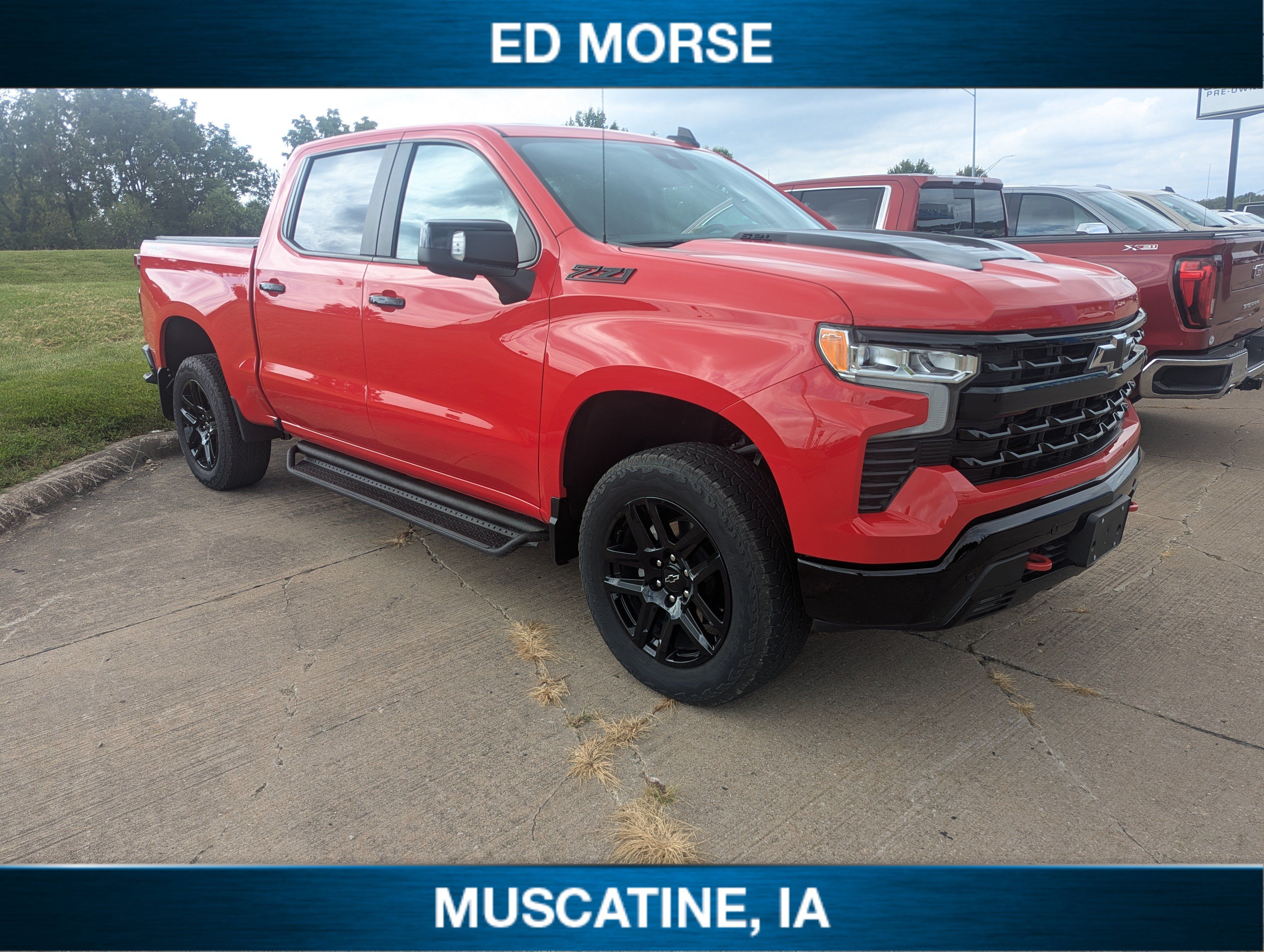 Used 2024 Chevrolet Silverado 1500 LT Trail Boss w/ Convenience Package II AWD/4WD image 2