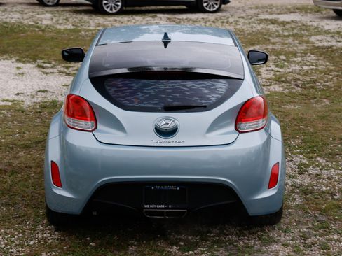 Used 2016 Hyundai Veloster image 9