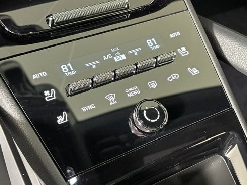 Certified 2026 Porsche Cayenne AWD/4WD image 31