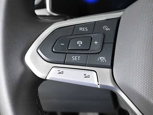 Certified 2025 Volkswagen Taos SE AWD/4WD image 19