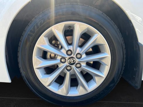 Used 2022 Toyota Corolla LE w/ LE Convenience Package image 9