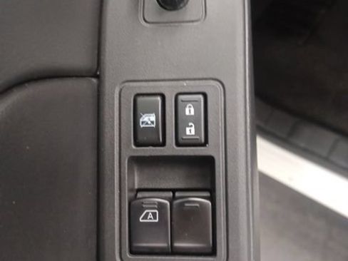 Used 2025 Nissan Frontier SV RWD image 15